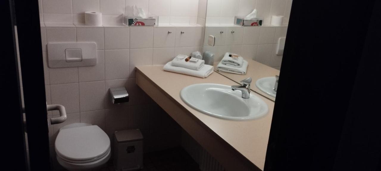 Hotel Am Theater Schwetzingen Bagian luar foto